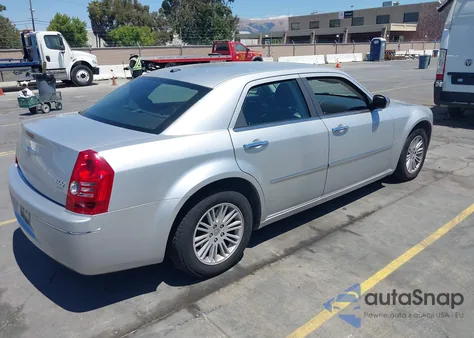 2010 Chrysler 300 Touring/Signature Series/Executive Series из США, поврежденный, VIN 2C3CA5CV2AH180310